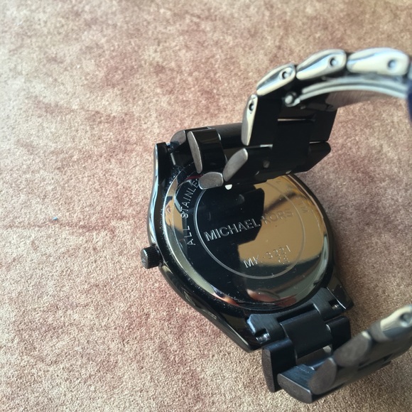 MICHAEL KORS LOVED AUTHENTIC BLACK & GOLD STAINLESS STEEL SLIM DESIGN WATCH - Picture 8 of 16